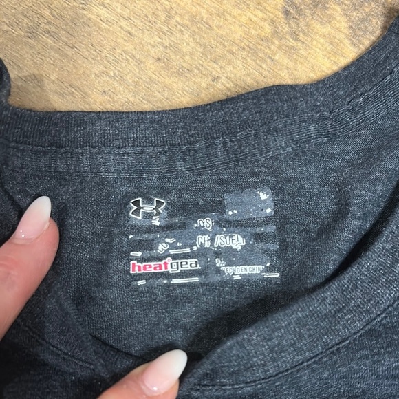 UNDER ARMOUR Star Logo Tee, Size L - Picture 2 of 6